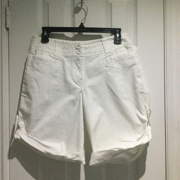 TMX Studio Pants - 4/$20 TMX Studio Women’s White Bermuda Shorts